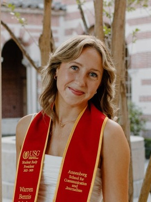 Hannah Woodworth Headshot